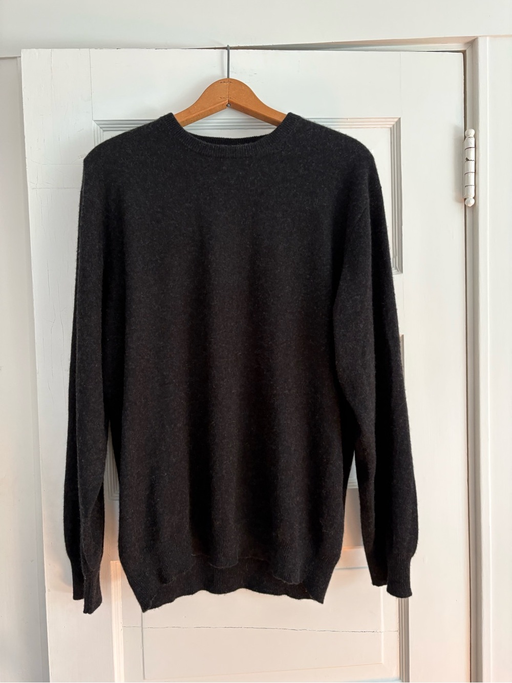 Jos. A. Bank 100 % Cashmere Men’s Crewneck Sweater Large Charcoal. Luxury. Soft